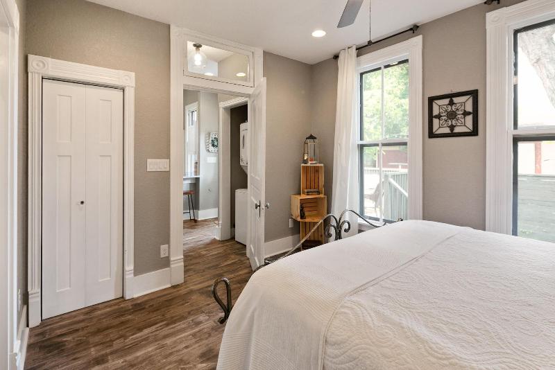 Wyoming St Restored Historic 2br/1ba Downtown image