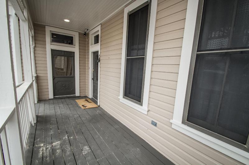 Wyoming St Restored Historic 2br/1ba Downtown image