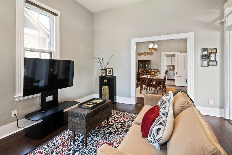 Wyoming St Restored Historic 2br/1ba Downtown image