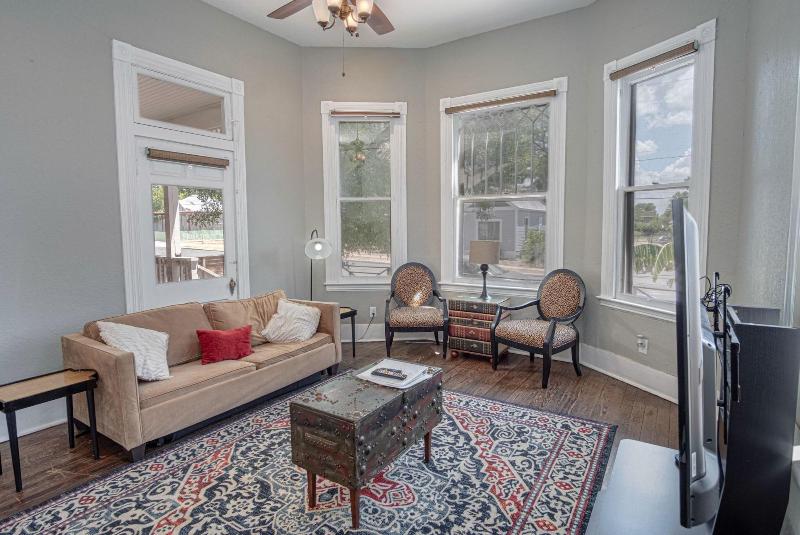 Wyoming St Restored Historic 2br/1ba Downtown image