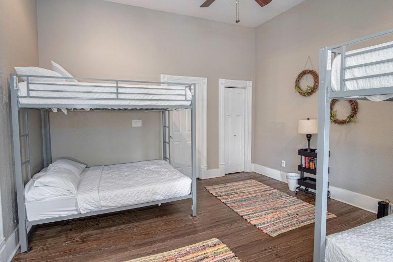 Wyoming St Restored Historic 2br/1ba Downtown image