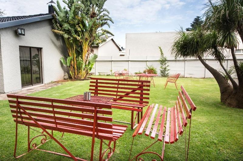 BM Gardens Apartment Hotel image