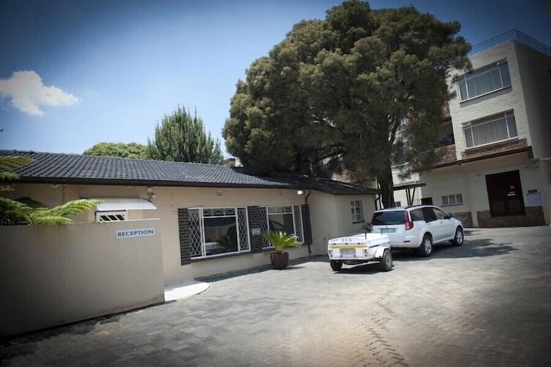 BM Gardens Apartment Hotel image