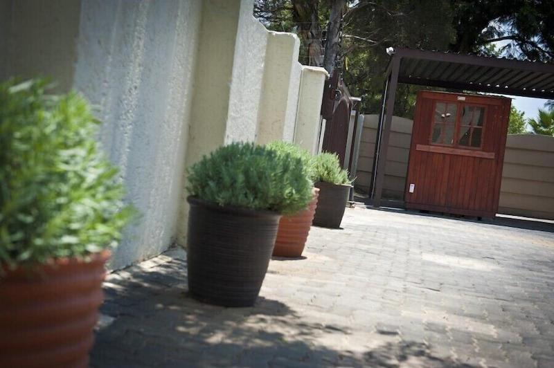 BM Gardens Apartment Hotel image