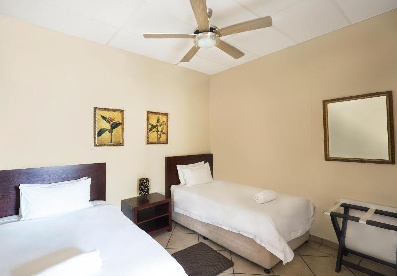 BM Gardens Apartment Hotel image