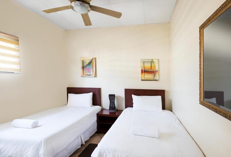 BM Gardens Apartment Hotel image