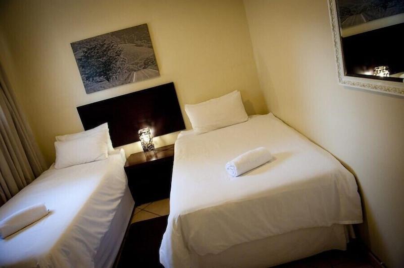 BM Gardens Apartment Hotel image