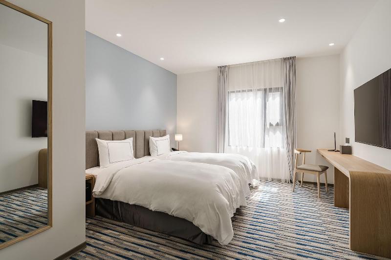 Phoenix Hotel image