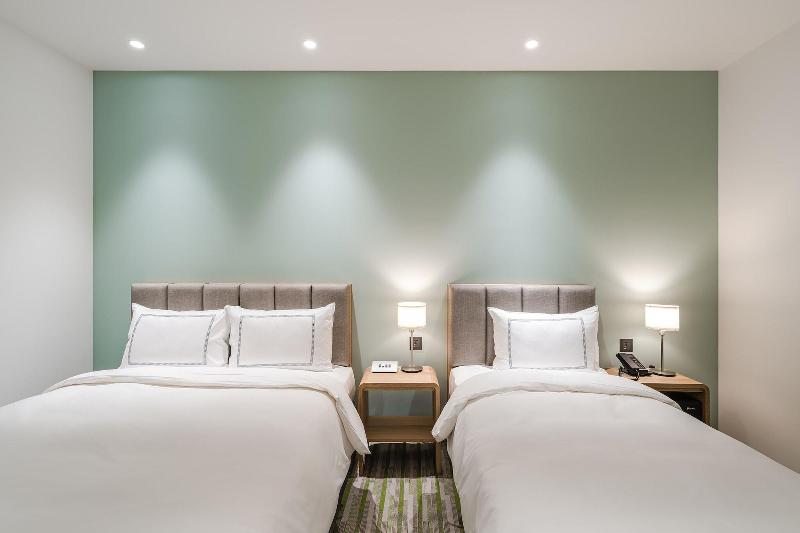 Phoenix Hotel image