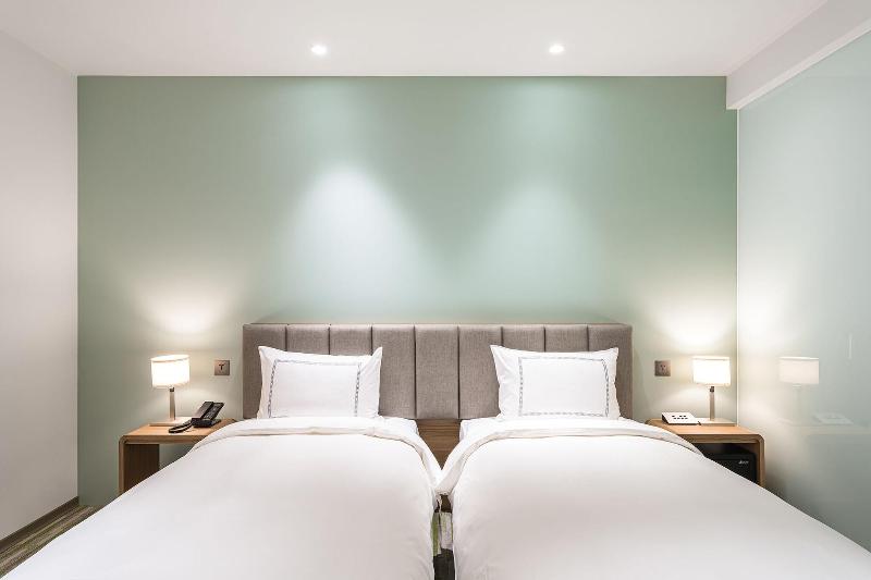 Phoenix Hotel image