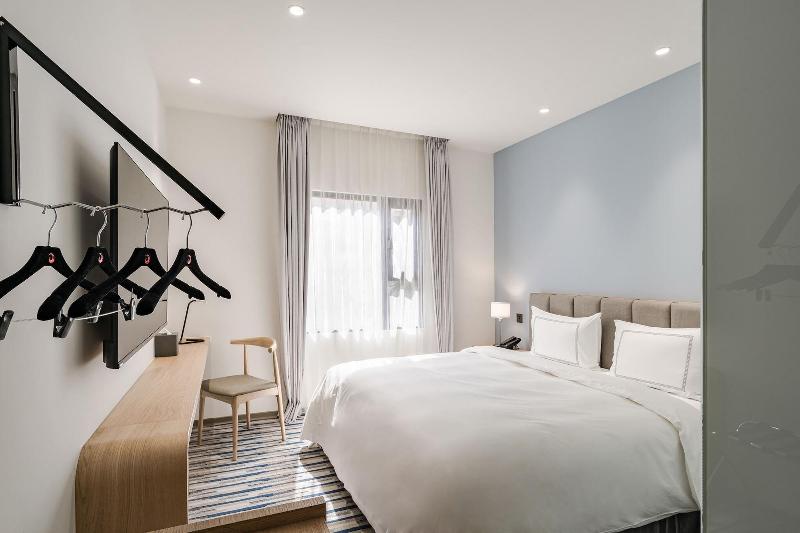 Phoenix Hotel image