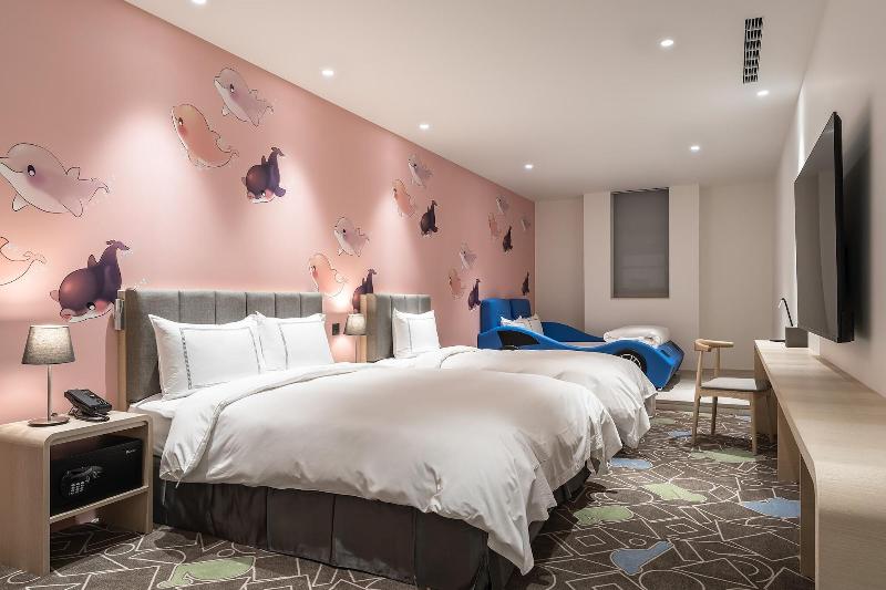 Phoenix Hotel image