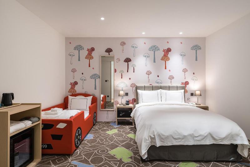 Phoenix Hotel image