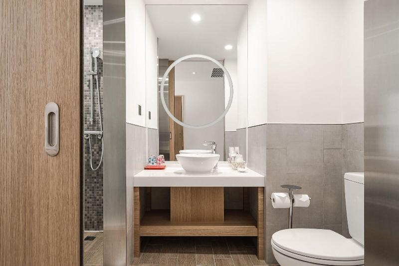 Phoenix Hotel image