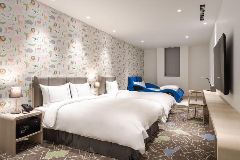 Phoenix Hotel image
