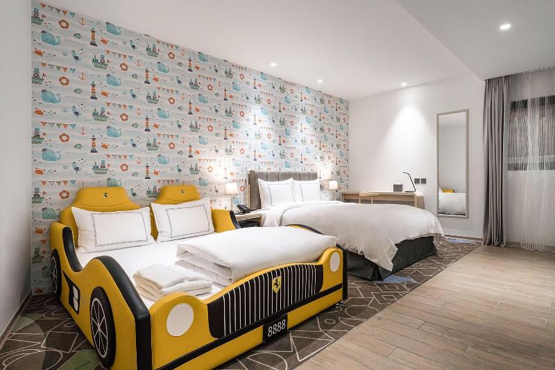 Phoenix Hotel image