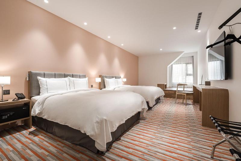 Phoenix Hotel image