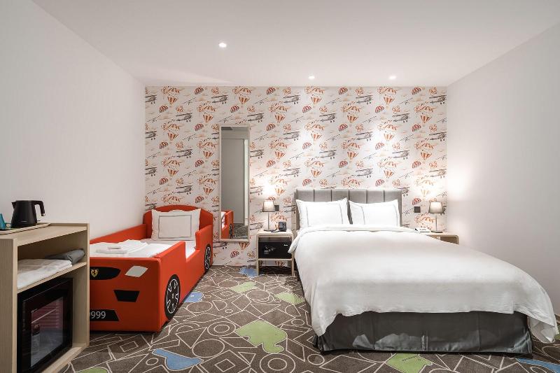 Phoenix Hotel image