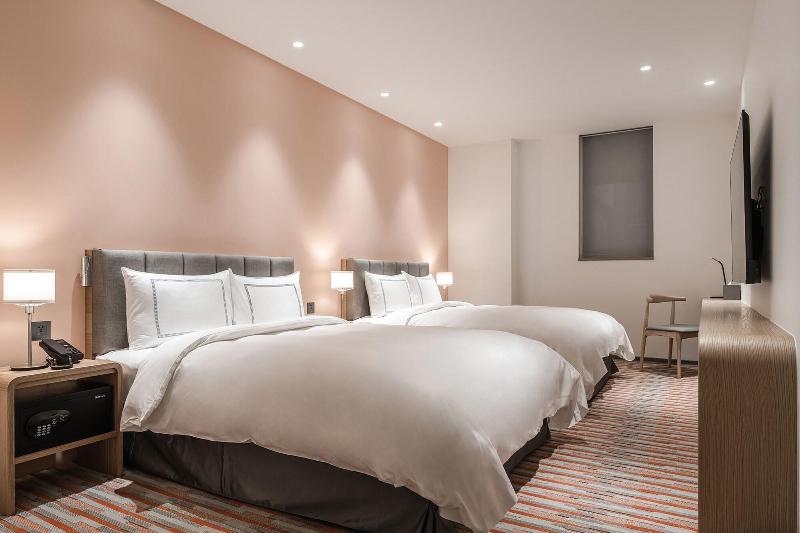 Phoenix Hotel image