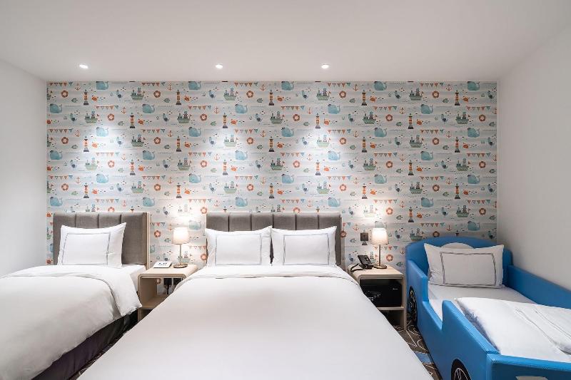 Phoenix Hotel image