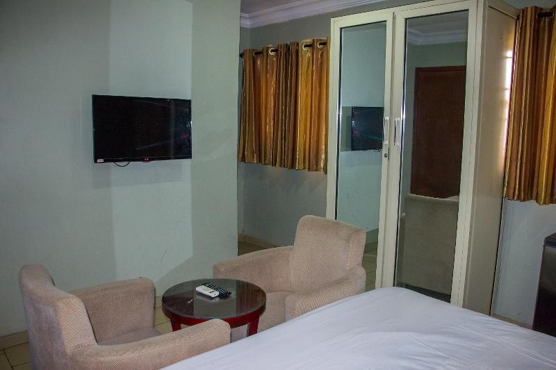 Folade Hotels image