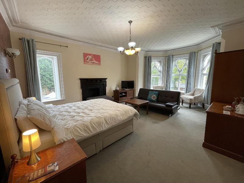 Milverton Hotel by Bevolve - Free Parking image