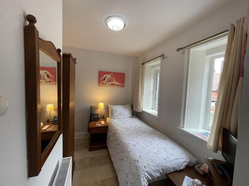 Milverton Hotel by Bevolve - Free Parking image