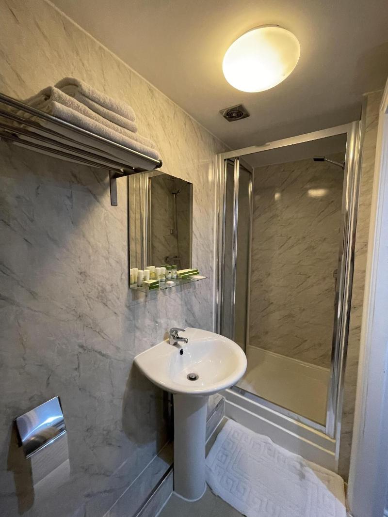 Milverton Hotel by Bevolve - Free Parking image