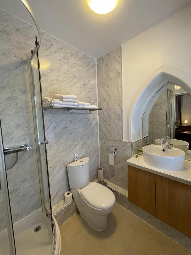Milverton Hotel by Bevolve - Free Parking image