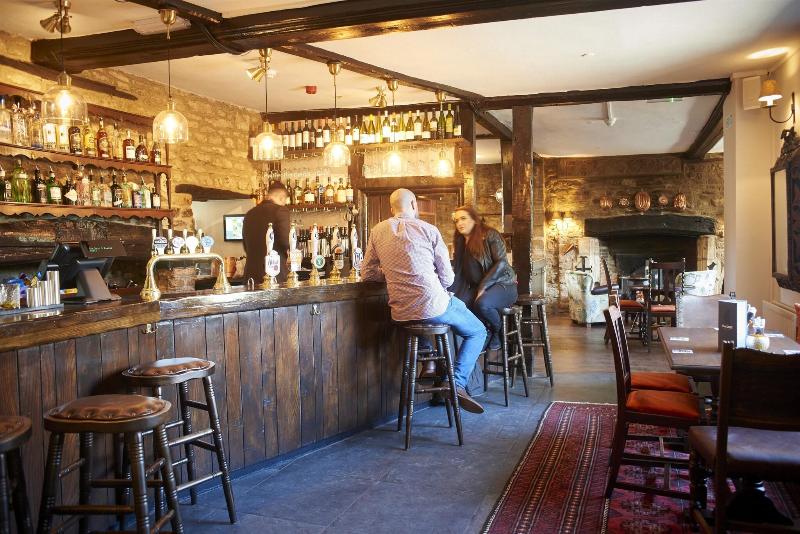 Bear and Ragged Staff image
