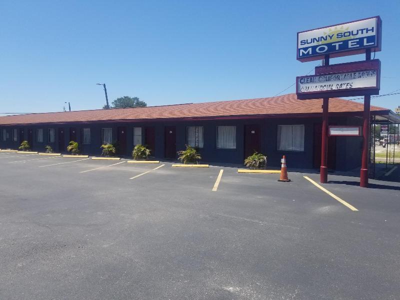 Sunny South Motel image
