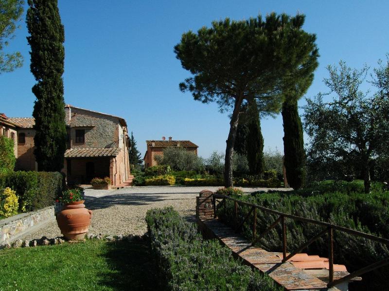 Lovely Farmhouse in Castelfiorentino With Garden image