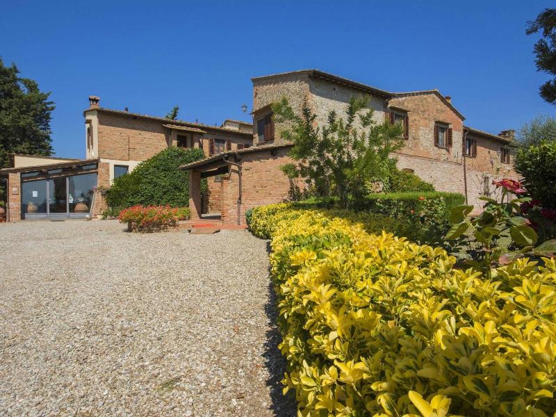 Lovely Farmhouse in Castelfiorentino With Garden image