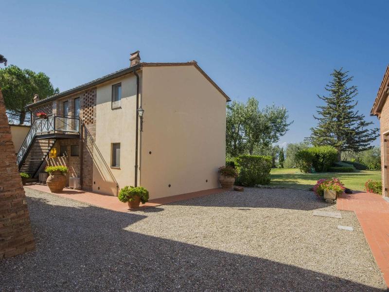 Lovely Farmhouse in Castelfiorentino With Garden image
