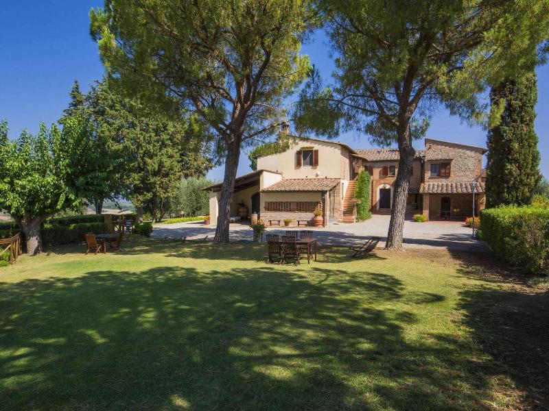 Lovely Farmhouse in Castelfiorentino With Garden image