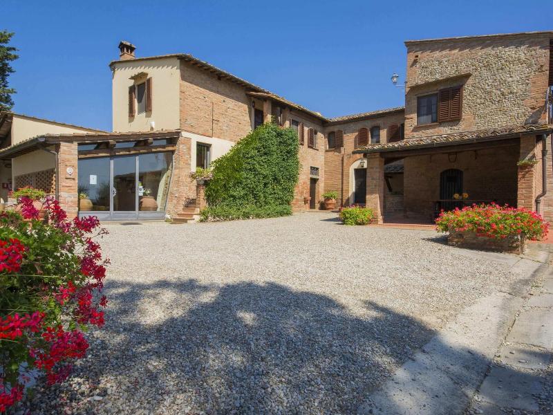 Lovely Farmhouse in Castelfiorentino With Garden image