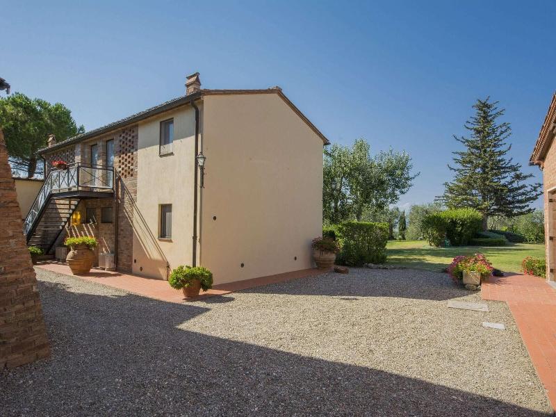 Lovely Farmhouse in Castelfiorentino With Garden image