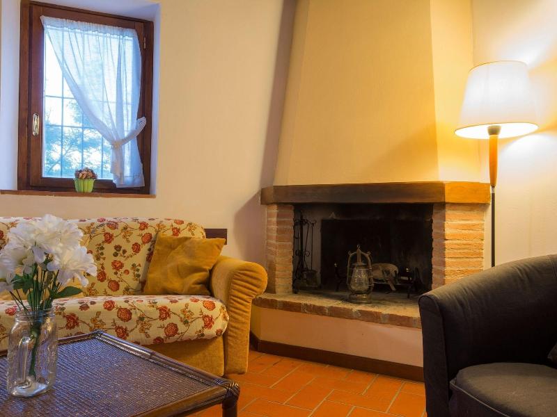 Lovely Farmhouse in Castelfiorentino With Garden image