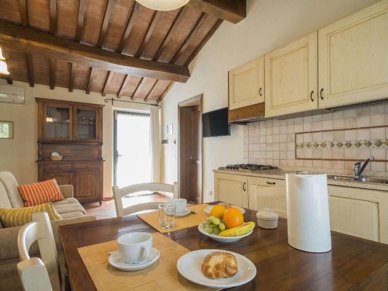 Lovely Farmhouse in Castelfiorentino With Garden image
