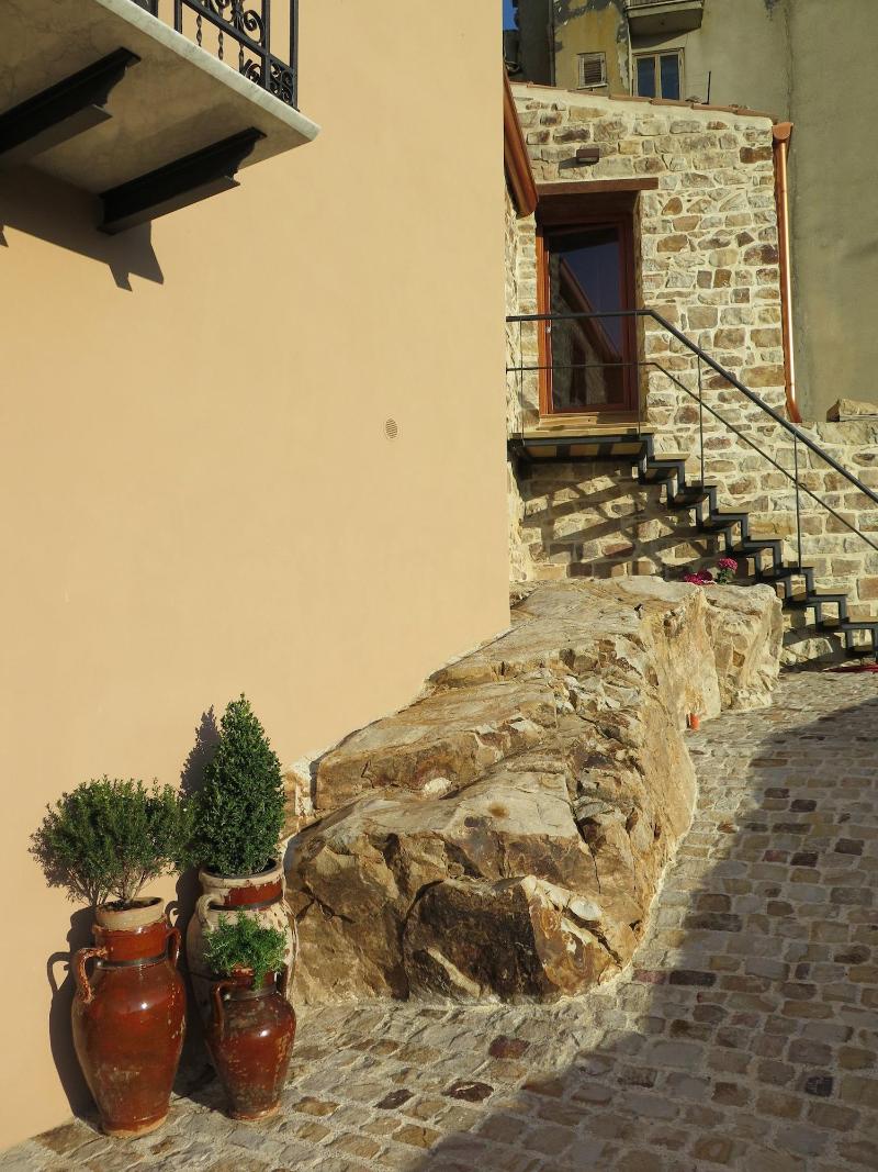 Porta Baciamano image