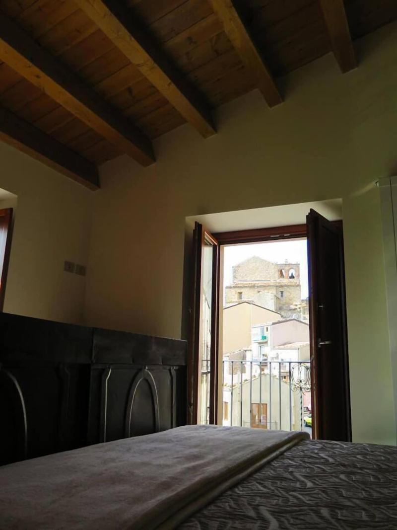 Porta Baciamano image