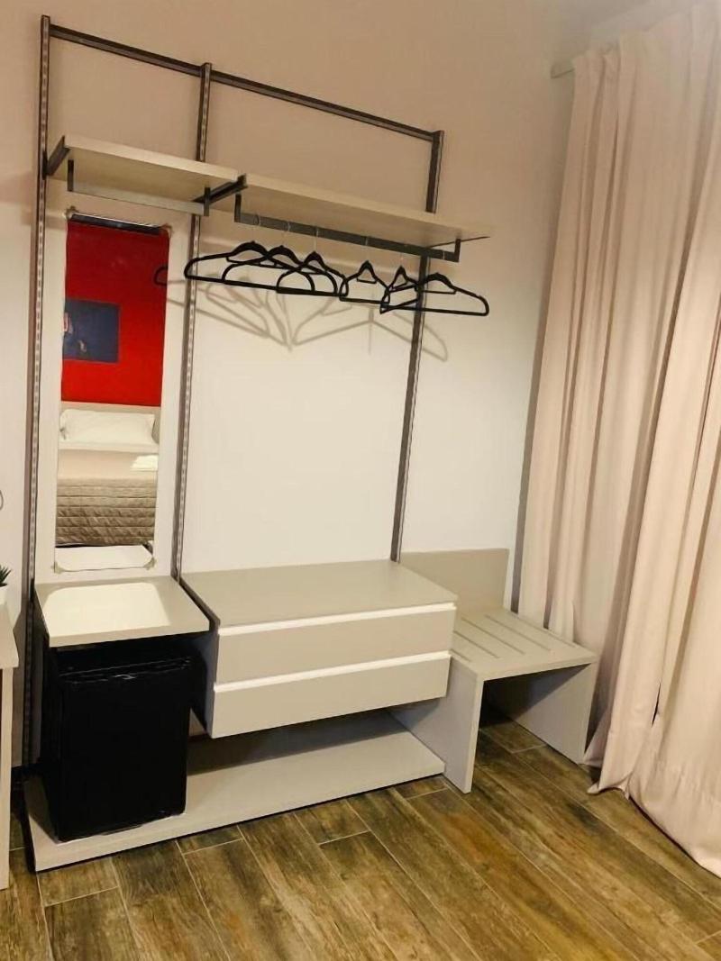Five Rooms Brolo image