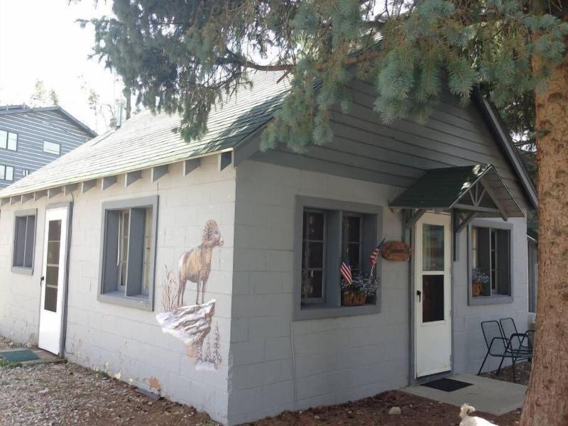 Columbine Cabins image