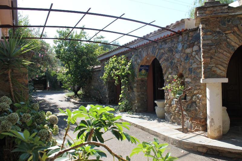 Chambres D Hotes Le Clos Des Oliviers image