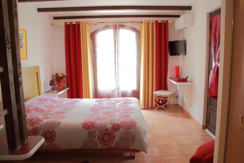 Chambres D Hotes Le Clos Des Oliviers image