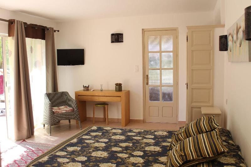 Chambres D Hotes Le Clos Des Oliviers image