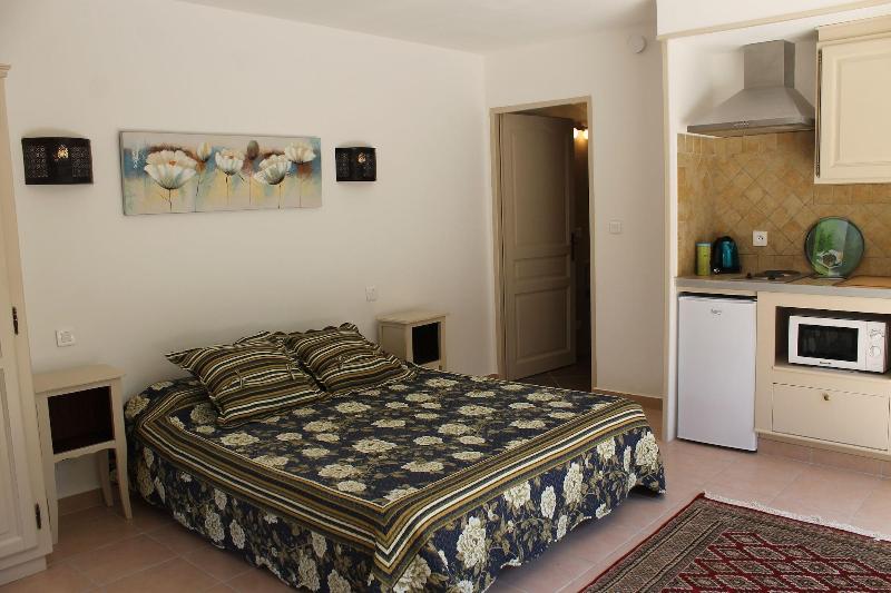 Chambres D Hotes Le Clos Des Oliviers image