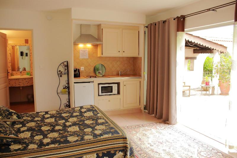 Chambres D Hotes Le Clos Des Oliviers image