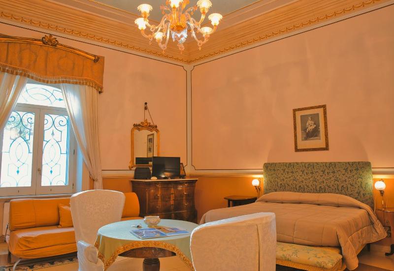 B&B Flora House image