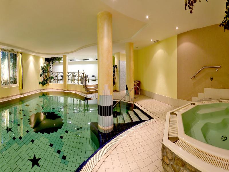 Hotel Kristall image